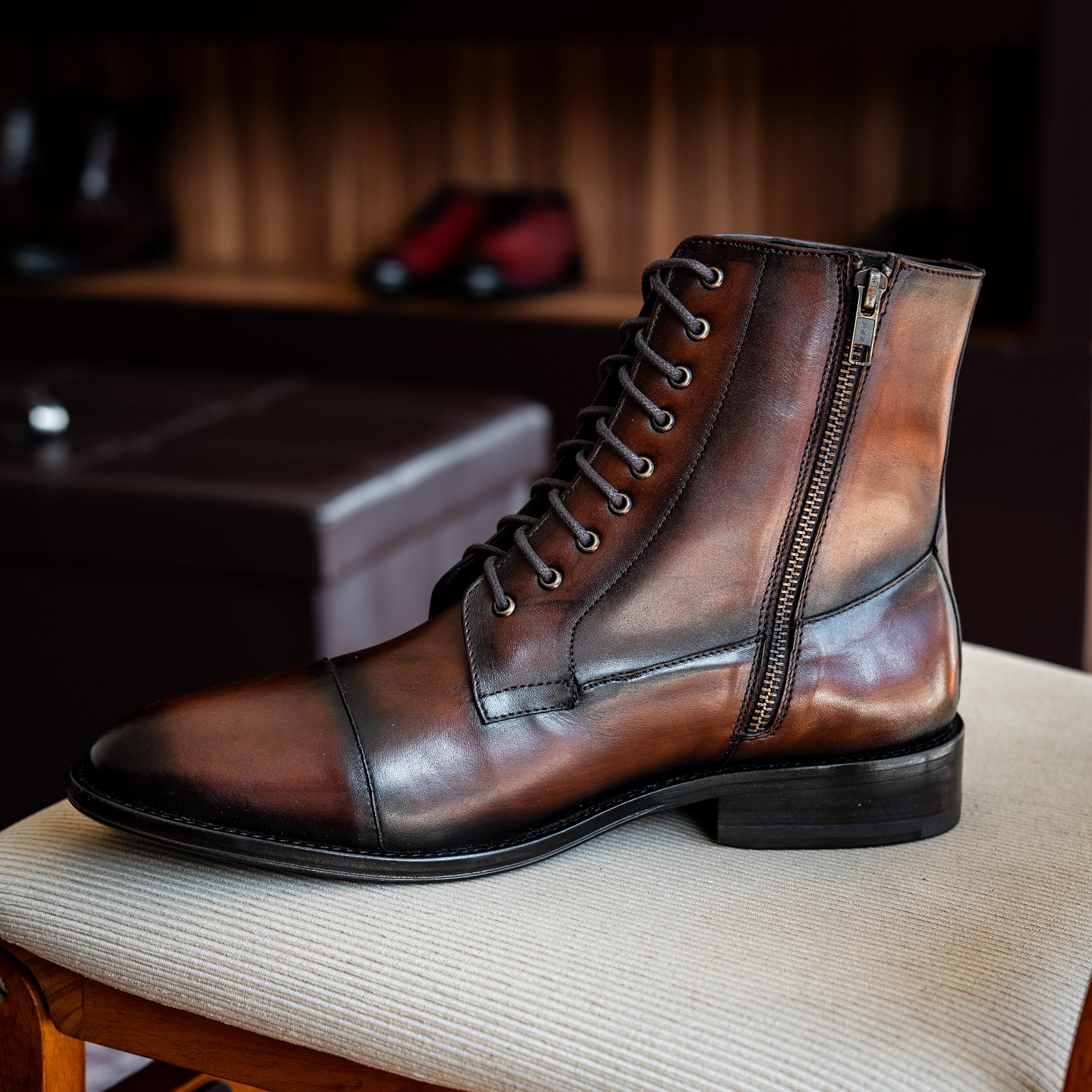 BROWN LEATHER ESTEBAN