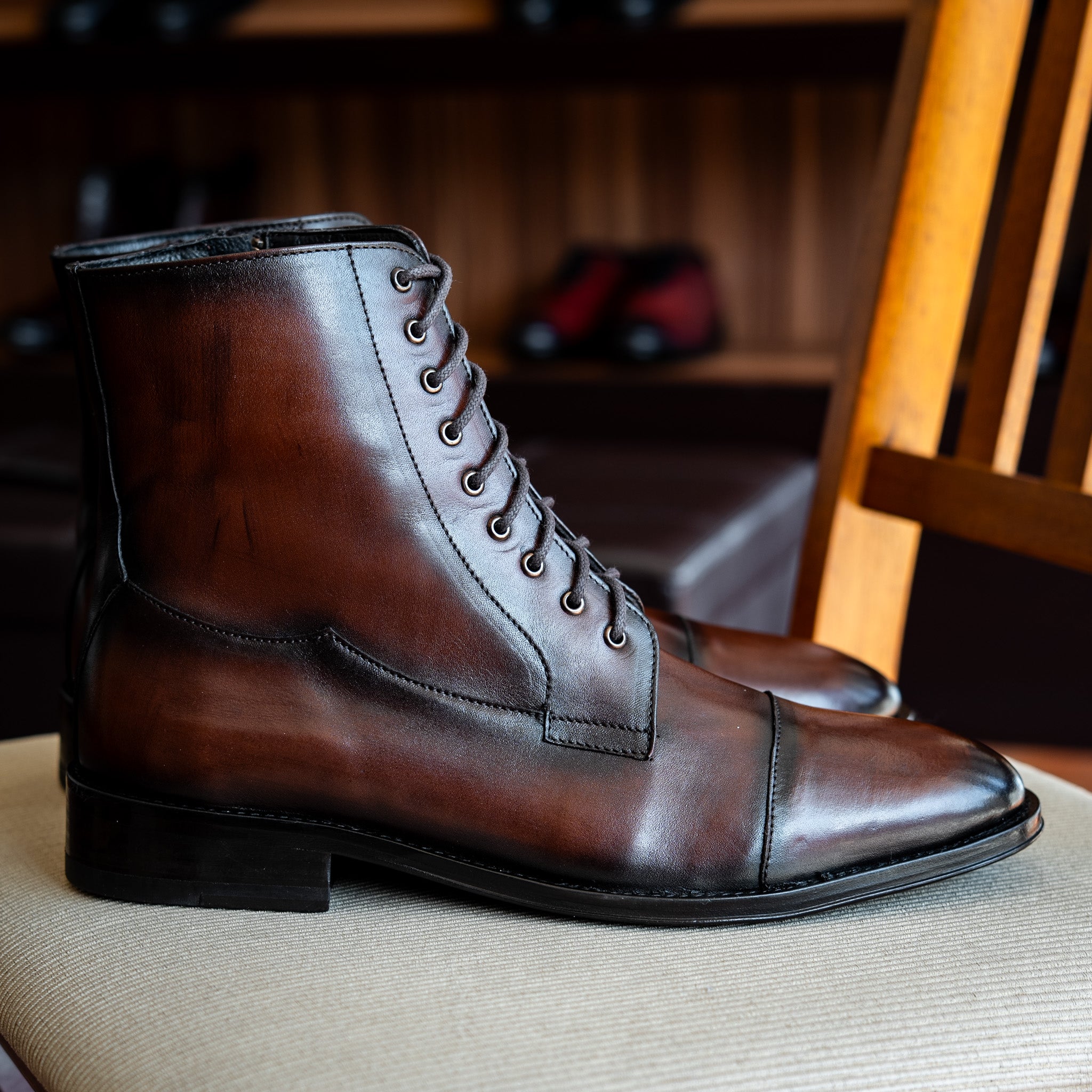 BROWN LEATHER ESTEBAN